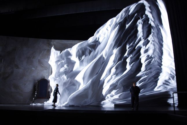 12-scenografi-scenography-goje-rostrup-snehvides_spejl_den_jyske_opera_danish_national_opera_2011