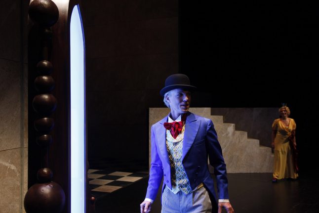 3-scenografi-scenography-goje-rostrup-snehvides_spejl_den_jyske_opera_danish_national_opera_2011