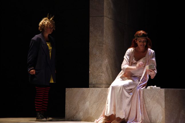 9-scenografi-scenography-goje-rostrup-snehvides_spejl_den_jyske_opera_danish_national_opera_2011