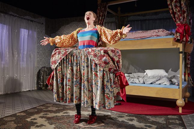 HUG EN HÆL OG KLIP EN TÅ/ CINDEROPERELLA, Den Jyske Opera/ Danish National Opera, 2016, Stage and costume designer, Photographer: Kaare Viemose